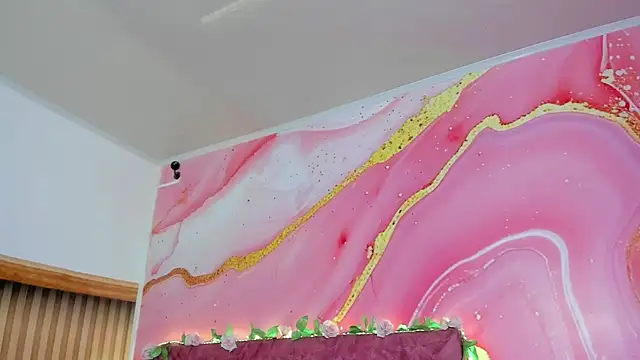 Daisy  rose online show from April 14, 3:11 am