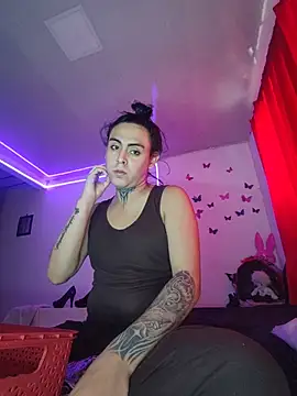 Perla Hotcortes online show from July 27, 9:21 pm