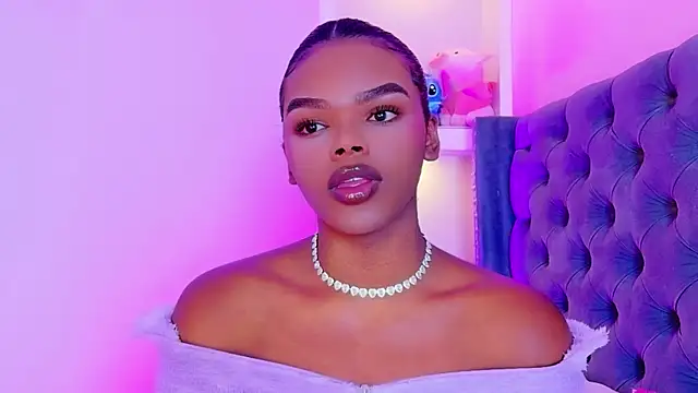 CamiEstrada online show from November 18, 10:32 pm