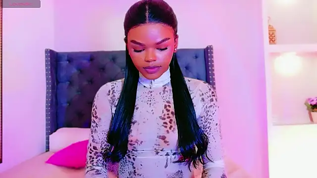 CamiEstrada online show from February 26, 10:15 pm