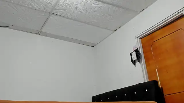 chloe evanx  online show from January 18, 7:10 pm