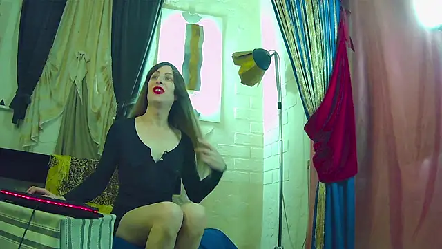 Mary Loon online show from April 19, 1:34 pm