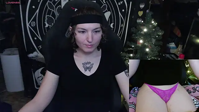 BrandiWRLD 999 online show from February 3, 5:24 pm