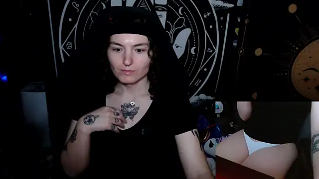 BrandiWRLD 999 online show from October 1, 9:04 pm