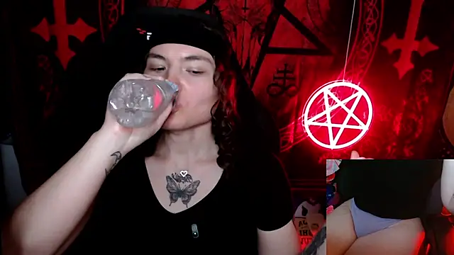 BrandiWRLD 999 online show from October 5, 8:19 pm