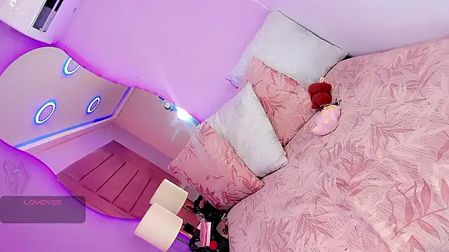 Shanelengel online show from March 22, 9:30 pm