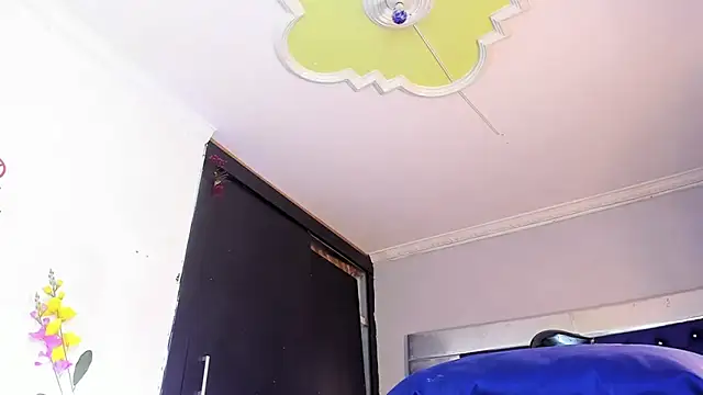 Eyleen Santos online show from April 6, 7:36 pm