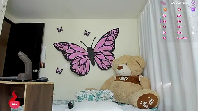 Snapshot of sweet_amalia4 chatting on October 19, 7:17 pm sweet amalia4 online show from October 19, 7:17 pm