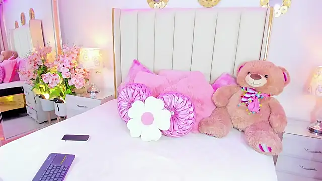 evangelin ts online show from April 14, 2:00 pm