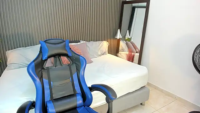 sammybrunette1 online show from April 6, 2:54 am