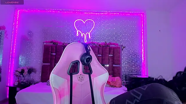 Snapshot of KylieVictoria chatting on February 5, 3:13 am KylieVictoria online show from February 5, 3:13 am