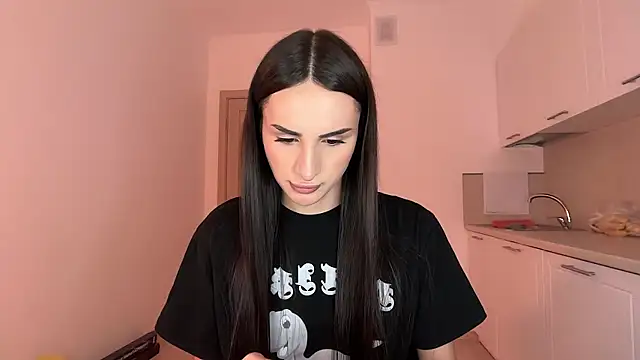 Kim Oberlin  online show from April 17, 5:03 pm