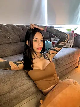 Snapshot of alessia_iris19 chatting on October 16, 7:13 pm alessia iris19 online show from October 16, 7:13 pm