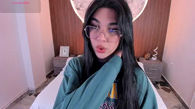 RoseCassie online show from January 10, 1:50 pm