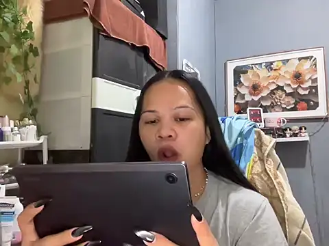 SophiaCourthaway online show from December 17, 9:48 am