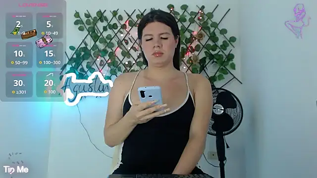 Snapshot of sexy_veryy_hot chatting on September 30, 4:45 am sexy veryy hot online show from September 30, 4:45 am