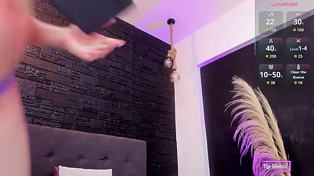 Maite Smith  online show from November 11, 5:20 am