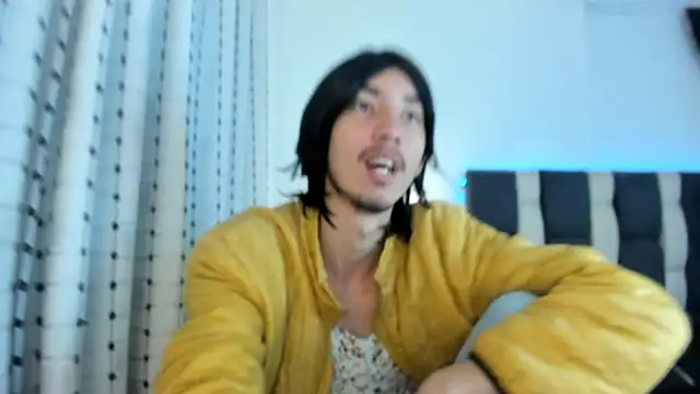 loverisu-coral online show from January 10, 11:11 pm