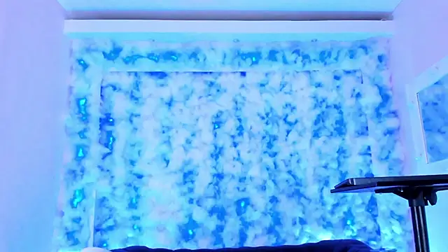 The Hot Ts Dolls online show from December 3, 12:37 am