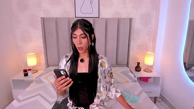 ShaynaHosk online show from March 21, 9:30 pm