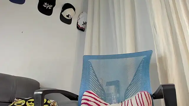 Snapshot of santi_xximo chatting on September 25, 12:06 am santi xximo online show from September 25, 12:06 am