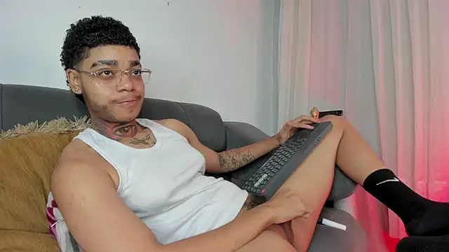 Snapshot of santi_xximo chatting on October 26, 2:07 am santi xximo online show from October 26, 2:07 am