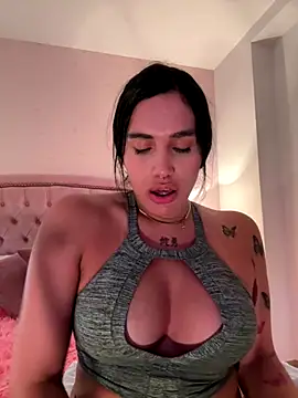 Bella  Wood online show from November 13, 8:05 pm