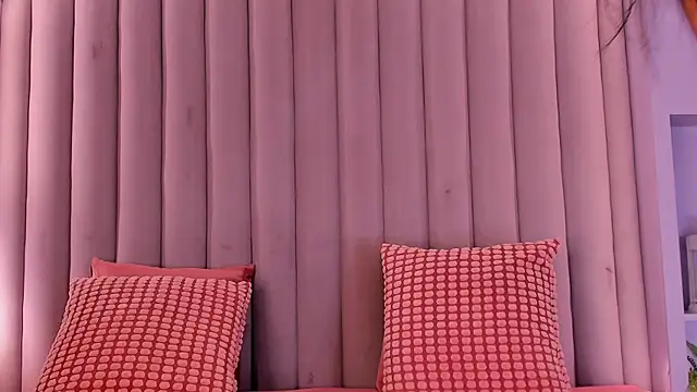 TiffValentinee  online show from October 28, 7:56 pm