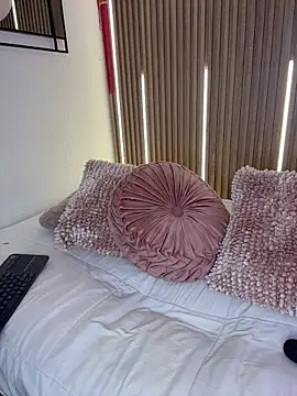 MylaDreams online show from March 14, 3:32 am