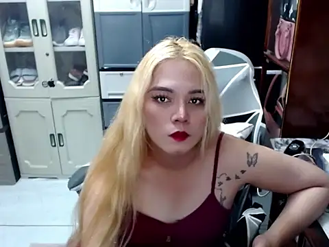 blonditax1111 online show from January 12, 5:36 am