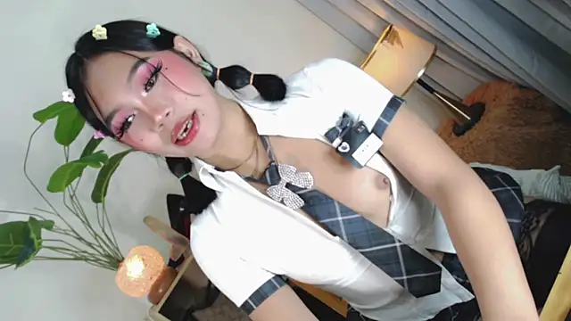 miyaa Moore online show from November 22, 8:00 pm