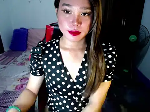 Urassiansweetcummer online show from October 24, 2:05 am