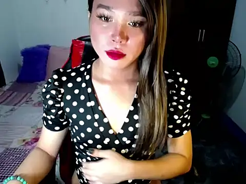 Urassiansweetcummer online show from October 28, 1:36 am