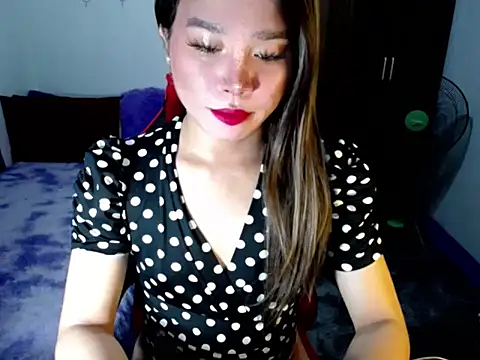 Urassiansweetcummer online show from November 1, 1:58 am