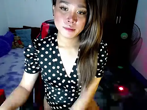 Urassiansweetcummer online show from March 10, 2:26 am