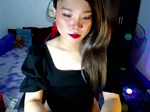 Urassiansweetcummer online show from March 18, 3:19 am