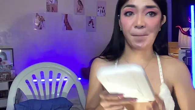 CassieXMarga online show from December 21, 12:22 pm