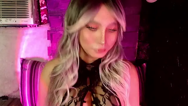 UrhotlucyTS online show from October 22, 11:23 am