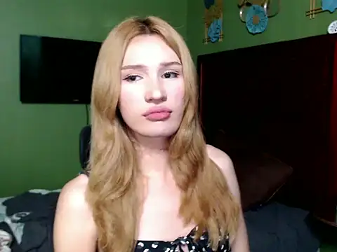 Snapshot of SerenaCortesi chatting on September 15, 11:37 am SerenaCortesi online show from September 15, 11:37 am