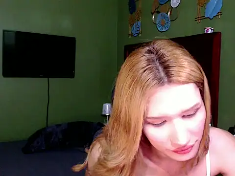 Snapshot of SerenaCortesi chatting on September 19, 11:49 am SerenaCortesi online show from September 19, 11:49 am