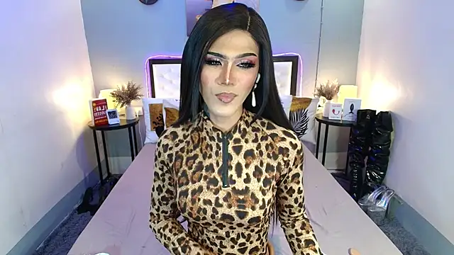 Snapshot of TatianaWil chatting on October 15, 10:43 pm TatianaWil online show from October 15, 10:43 pm