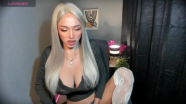 AiraCumSlut online show from April 4, 5:55 pm