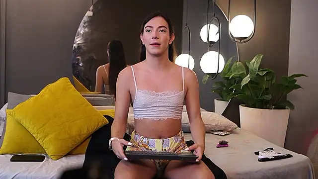 Ariaa Isabell online show from February 17, 6:59 pm