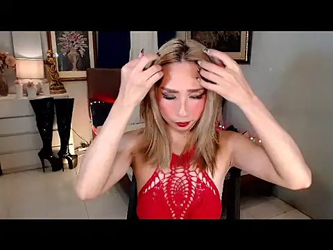 Snapshot of xMistressTiffany chatting on October 20, 2:04 am xMistressTiffany online show from October 20, 2:04 am