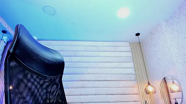 keytinthomson  online show from February 4, 8:02 pm