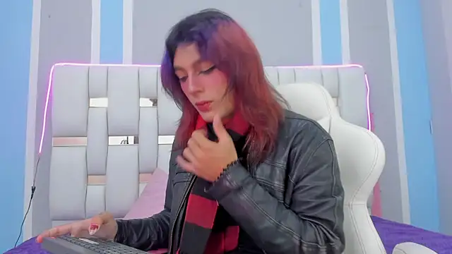 MilkWhore1 online show from November 4, 7:24 pm