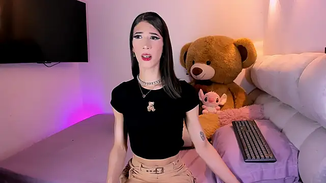 fhalon foxxxys  online show from April 26, 6:55 am