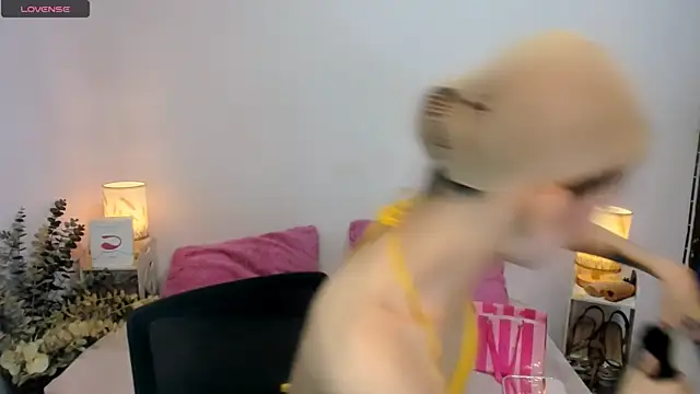 tsmokemachine online show from October 30, 5:45 pm