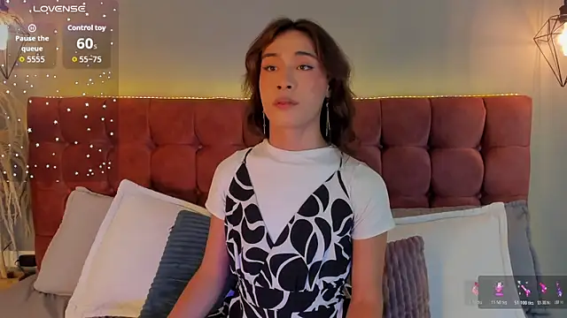 victoria decapri online show from November 28, 8:43 pm