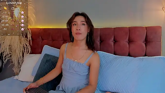 victoria decapri online show from November 29, 8:55 pm